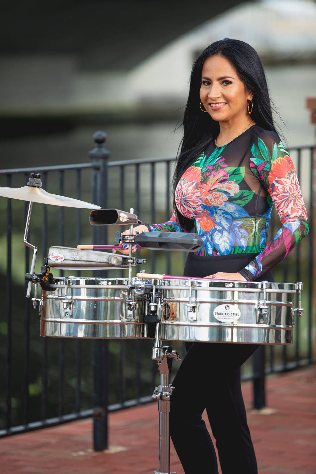 ELISABETH TIMBAL, LA COLOMBIANA QUE ES LA REINA LATINA DEL TIMBAL